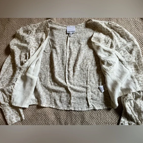 SKYLAR + MADISON 💯 Rayon Cream Cropped Long Sleeve Floral Button-Up Blouse - Picture 5 of 12